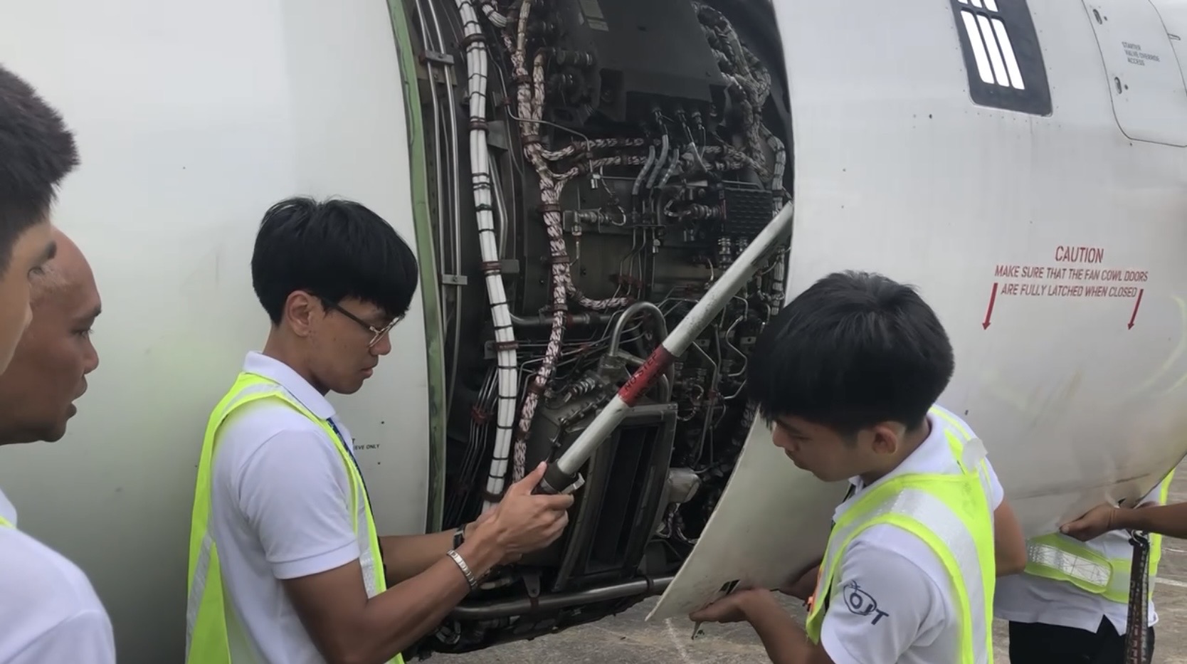 Opening a fan cowl door on an airliner engine