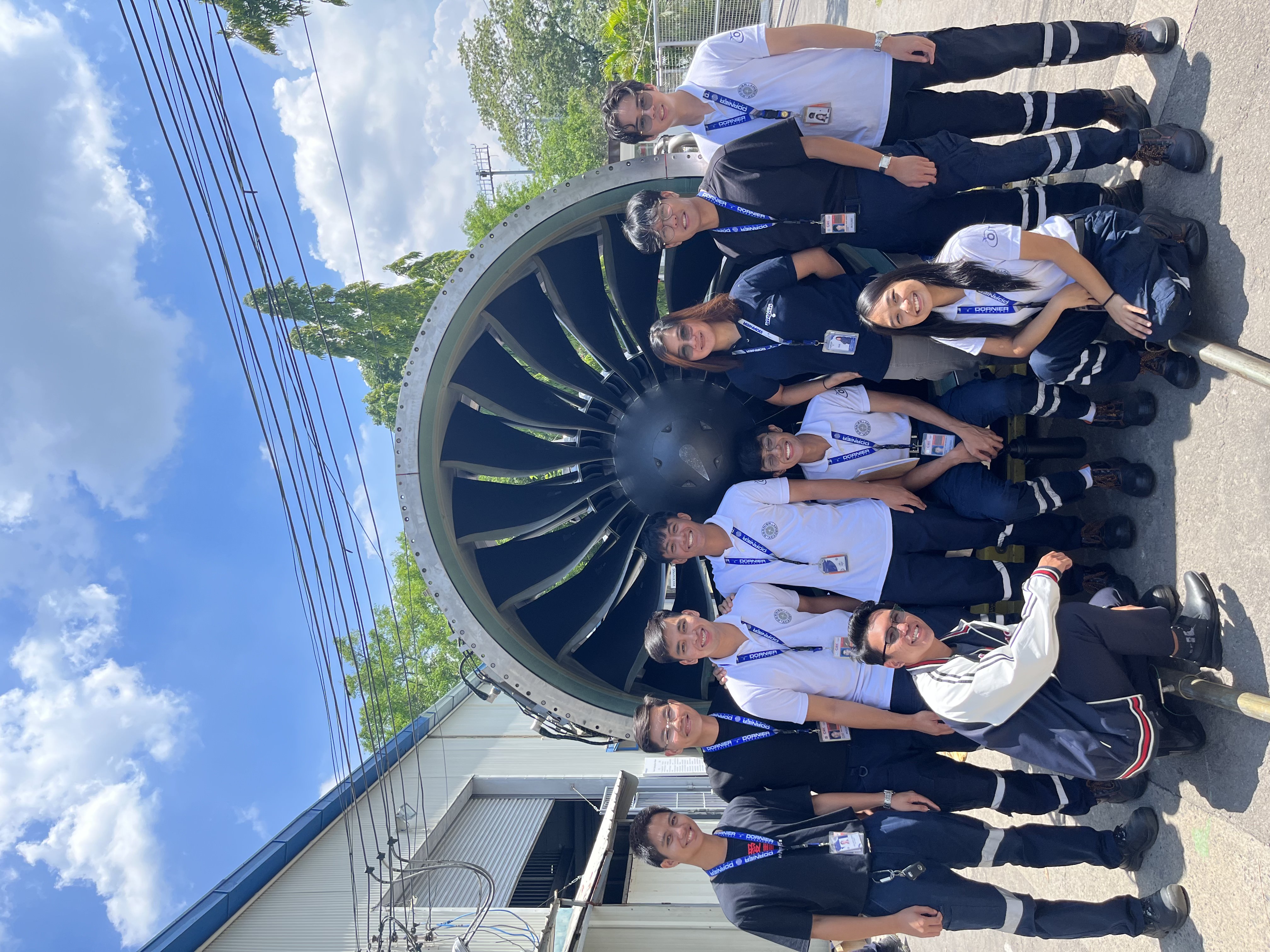 Inside a CFM56 fan nacelle on a field trip